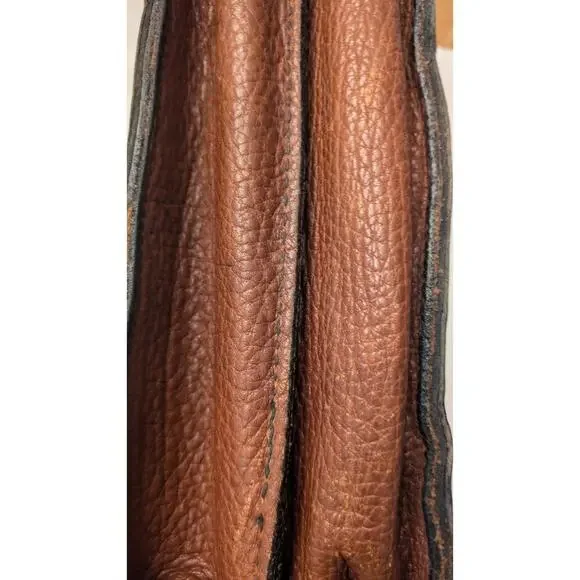 Vintage brown leather messenger bag by Diana. Two separate zip compartments, - Picture 10 of 13